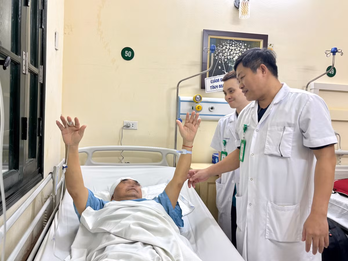 Kết hợp mổ mở sọ, nội soi qua đường mũi cắt u tuyến yên Ket hop mo mo so, noi soi qua duong mui cat u tuyen yen