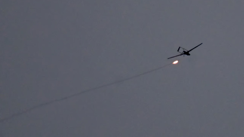 Điều này có thể cho thấy Quân đội Ukraine đã áp dụng chiến thuật của Nga. Khi Nga tiến hành các cuộc tấn công tên lửa trên toàn lãnh thổ Ukraine, họ thường triển khai nhiều đợt máy bay không người lái trước tiên, nhằm thu hút sự chú ý của hệ thống phòng không Ukraine, sau đó mới phóng tên lửa. Cách này giúp giảm xác suất tên lửa bị đánh chặn và tăng độ chính xác của các đợt tấn công. Ảnh: GI.