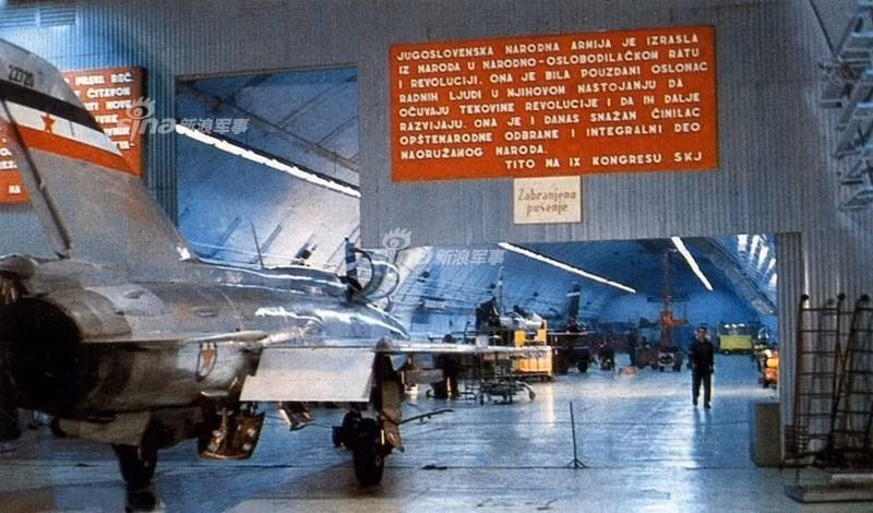 Một hầm ngầm khổng lồ chứa máy bay của Không quân Nam Tư. Nguồn ảnh: Sina