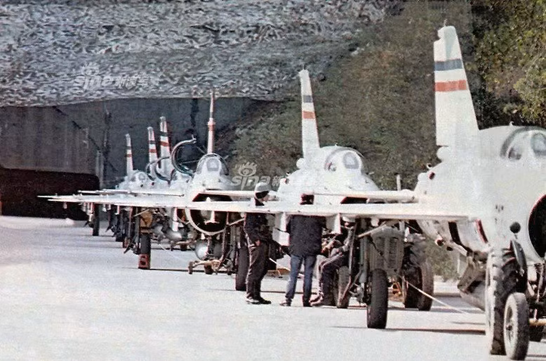 Không quân Nam Tư có quân số 32.000 người, thời kỳ đỉnh cao có tới 1.200 máy bay các loại. Nguồn ảnh: Sina