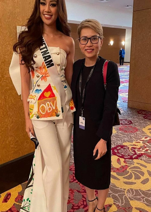 Vào sáng ngày 15/5 (giờ Việt Nam), Khánh Vân bước vào bán kết cuộc thi. Người hâm mộ chờ đợi nàng hoa hậu sẽ giữ phong độ để có cơ hội tiến xa trong chung kết vào ngày 17/5 (giờ Việt Nam).