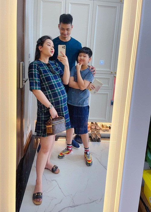 Con trai đầu lòng của nữ diễn viên năm nay 10 tuổi, rất kháu khỉnh.