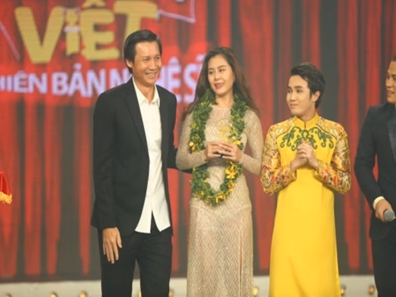 Nam Thư là bạn cùng lớp với Trấn Thành ở trường Đại học Sân khấu Điện ảnh TP HCM nhưng nổi tiếng muộn so với đồng nghiệp. Nữ diễn viên bắt đầu nhận được sự chú ý của khán giả sau khi đoạt giải Á quân Cười xuyên Việt 2016. Ảnh: Người đưa tin