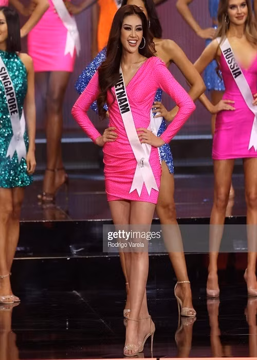 Sau nửa tháng thi đấu, Khánh Vân mang về thành tích Top 21 Hoa hậu Hoàn vũ Thế giới 2020.