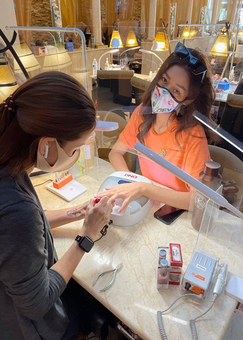 Theo Ngôi sao, Khánh Vân nán lại ở Florida (Mỹ) nơi tổ chức cuộc thi khoảng hai ngày. Tiếp đó, cô đến New York giải quyết một số việc riêng kết hợp du lịch. Nếu còn thời gian, nàng hoa hậu muốn bay sang California trước khi về nước. Dự kiến, Khánh Vân ở Mỹ thêm nửa tháng.