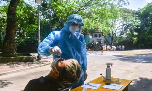 TP.HCM va Ha Noi doi mat nguy co bung dich COVID-19 sau ky nghi le-Hinh-2