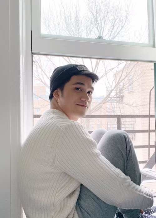 CEO Trần Việt Bảo Hoàng không chỉ có tài mà còn điển trai, lịch lãm, hài hước. Vì vậy không quá khó hiểu việc anh được chú ý khi đồng hành cùng Khánh Vân ở Hoa hậu Hoàn vũ Thế giới.