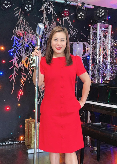 Quỳnh Như nhanh chóng khẳng định cô không có ý định vào showbiz giống chồng cũ. "Như chưa bao giờ có ý định là sẽ lấn sân sang nghệ thuật vì mình phải biết lượng sức mình và có lòng tự trọng của mình. Như đang rất yêu thích với công việc kinh doanh và cuộc sống hiện tại của mình bây giờ", vợ cũ Hoàng Anh viết.