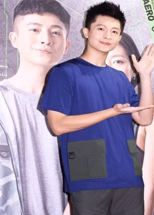 Giữa tâm bão phát ngôn, Harry Lu lên tiếng xin lỗi: "Thật sự lời phát biểu ngày hôm kia đã sai, ý mình muốn nói là người Việt tương đối coi trọng những ngày lễ liên quan đến phụ nữ. Và mình rất thích điều này, cũng hy vọng mọi người tặng cho mẹ mình một bó hoa hoặc một món quà".