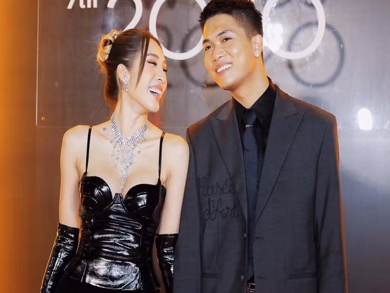 Vợ chồng Emily bên nhau 10 năm, từng chia tay rồi yêu lại từ đầu. Cả hai giấu chuyện có con cho đến năm 2019 mới xác nhận. Sau khi công khai hôn nhân, Emily và BigDaddy đồng hành trong cuộc sống lẫn công việc.