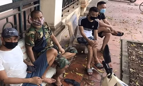 Tu tap an nhau, 5 nguoi dan ong tai Bac Giang bi phat 200 trieu dong