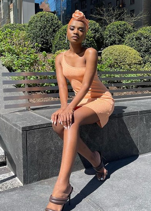 Zozibini Tunzi là Hoa hậu Hoàn vũ Thế giới có nhiệm kỳ dài nhất vì dịch COVID-19. Tuy nhiên, cô không có nhiều hoạt động.