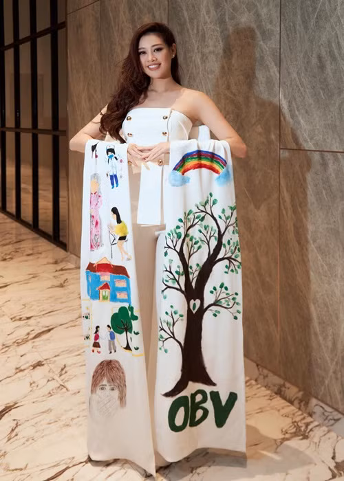 Về công tác chuẩn bị, Khánh Vân cho biết: “Khoảng 90%. Vân chừa lại 10% vì còn muốn mọi thứ chỉn chu hơn, cũng như là động lực để bản thân cố gắng, không bỏ phí bất cứ ngày nào dù thời gian không còn nhiều”.