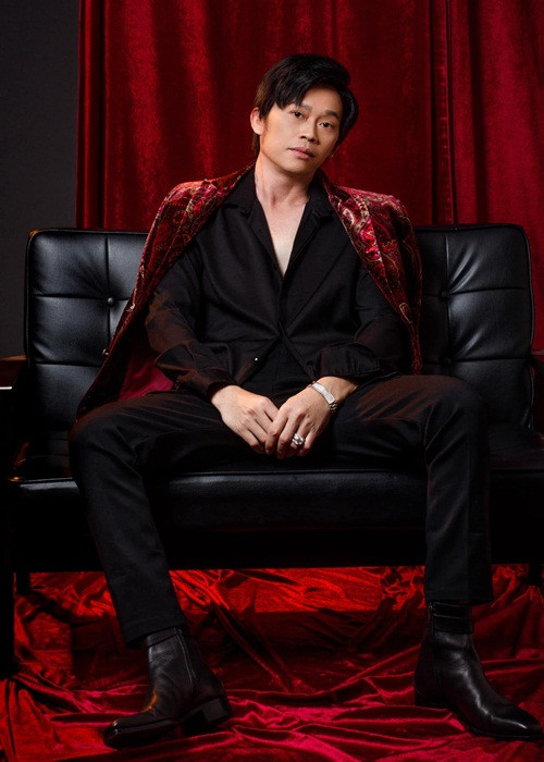 Hoài Linh từng phủ sóng gameshow, sau đó, khi nhà thờ Tổ nghiệp hoàn thành, anh rút dần khỏi các chương trình. Tuy hạn chế nhận gameshow song danh hài vẫn đi diễn tỉnh, hội chợ, đóng phim.