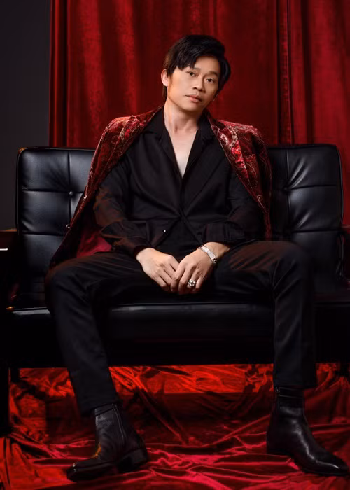 Hoài Linh từng phủ sóng gameshow, sau đó, khi nhà thờ Tổ nghiệp hoàn thành, anh rút dần khỏi các chương trình. Tuy hạn chế nhận gameshow song danh hài vẫn đi diễn tỉnh, hội chợ, đóng phim.