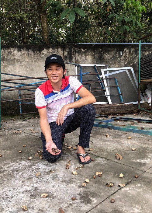 Hoài Linh cho biết, vì có một tuổi thơ vất vả nên anh rất trân trọng những gì tổ nghiệp ban tặng và tình thương của khán giả.