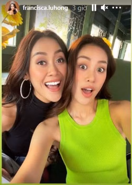 "Vân đã gặp chị em của Vân rồi. Hôm nay chị em Vân đã thưởng thức ẩm thực Việt Nam tại New York: bánh xèo, bún bò, chả giò. Siêu ngon luôn ạ", Khánh Vân chia sẻ.