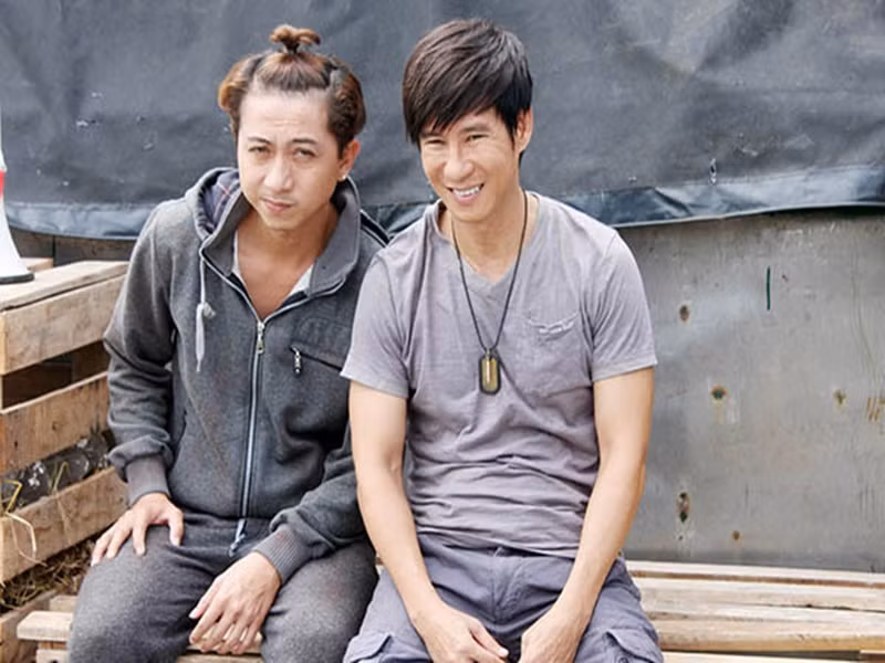 Hứa Minh Đạt từng là sinh viên giỏi của một trường đại học chuyên ngành điện tử. Tuy nhiên, anh bỏ ngang vì phát hiện ra niềm đam mê diễn xuất trong lần đi diễn ở phường tại một hội thi quần chúng. Ảnh: Dân Việt