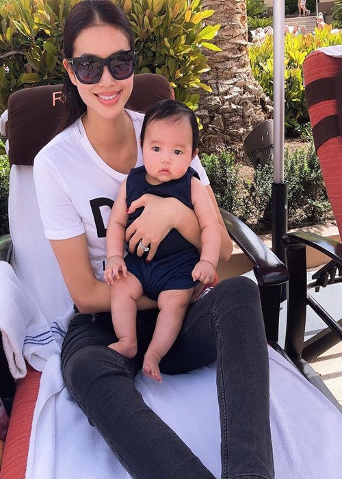 Danh tính bố của con trai được Hoa hậu Phạm Hương giữ kín như bưng. Tuy nhiên, một số nguồn tin cho biết, bố của con trai Phạm Hương tên P.T, một doanh nhân có tiếng cùng quê Hải Phòng với cô và từng trải qua 1 đời vợ, có 2 con trai.