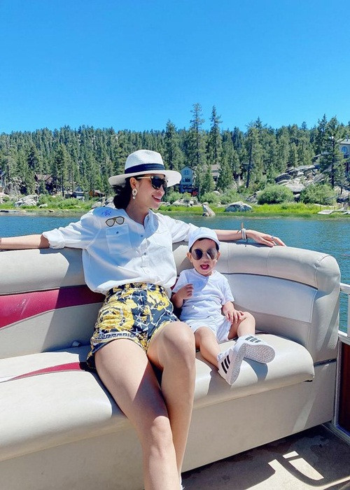 Năm 2020, Phạm Hương vướng nghi vấn mang bầu lần 2 khi tiết lộ tăng gần 10kg, gương mặt có phần bầu bĩnh, tròn trịa hơn trước.