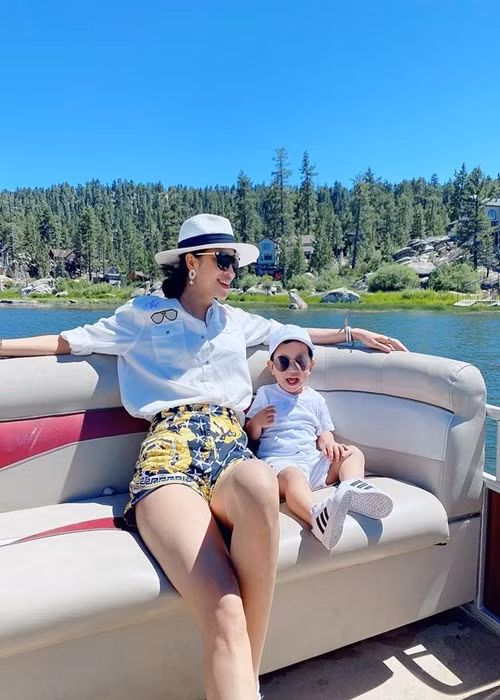 Năm 2020, Phạm Hương vướng nghi vấn mang bầu lần 2 khi tiết lộ tăng gần 10kg, gương mặt có phần bầu bĩnh, tròn trịa hơn trước.