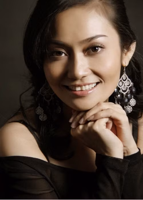 Theo Nhân dân điện tử, Hạnh Thúy học tại trường Sân khấu - Điện ảnh TPHCM vì mê cải lương, phim ảnh. Thầy giáo của cô là nghệ sĩ Minh Nhí. Cùng khóa với Hạnh Thúy có Việt Hương, Thúy Nga, Tiết Cương. Ảnh: Cảnh sát toàn cầu