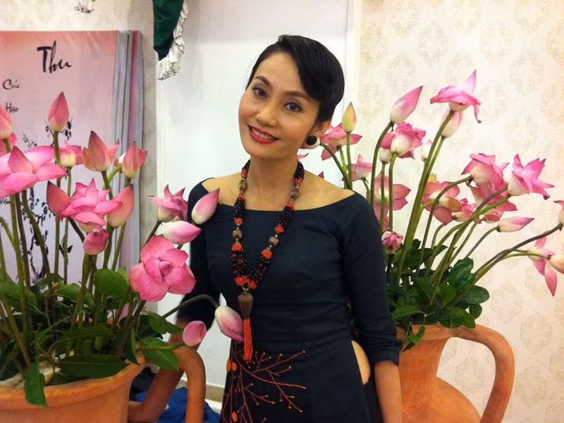 Hạnh Thúy đoạt một số giải thưởng như Nữ diễn viên phụ xuất sắc Liên hoan phim toàn quốc năm 2005, Đạo diễn xuất sắc Liên hoan sân khấu chuyên nghiệp năm 2009, Giải B tác phẩm Sân khấu năm 2009 (tác giả, đạo diễn), Giải B cho vở diễn Dòng nhớ - Liên hoan sân khấu chuyên nghiệp 2009 (tác giả, đạo diễn). Năm 2015, cô được phong tặng danh hiệu nghệ sĩ ưu tú.