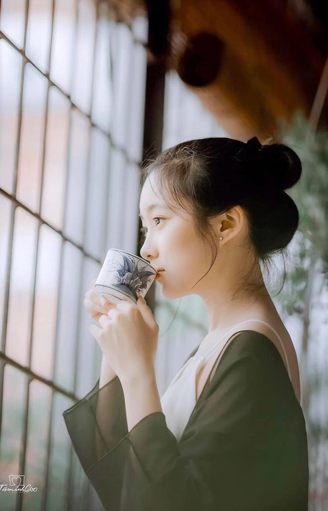 Cô nàng bén duyên với nghề mẫu ảnh và chụp ảnh từ khi còn học cấp 3. Nhờ nhan sắc nổi bật và gu thẩm mỹ tốt, các sản phẩm của Hà Phương được mọi người đón nhận nhiệt tình.