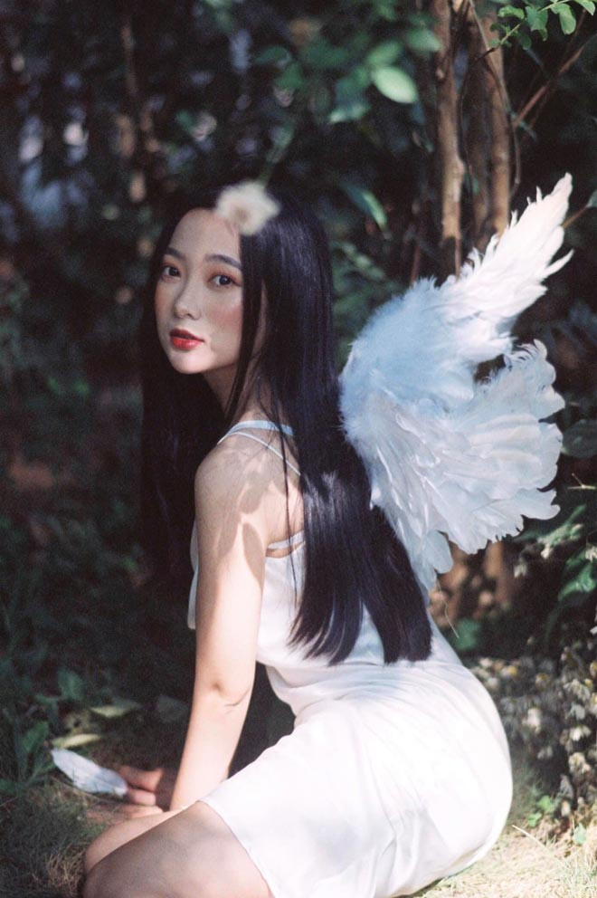 “Mình cũng mệt mỏi và áp lực lắm. Có thời điểm, một giấc ngủ đủ với mình cũng là điều xa xỉ, chỉ ước, mỗi ngày có nhiều hơn 24 giờ đồng hồ. Nhiều khi, mình tự hỏi, làm sao bản thân có thể đảm nhiệm được nhiều công việc cùng lúc như thế mà hiệu quả vẫn luôn tốt. Có lẽ là vì mình được làm những công việc thực sự đam mê”, Hà Phương nói.