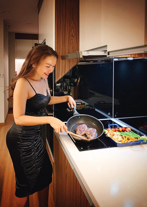 Nữ MC được khen ngày càng đẹp mặn mà sau khi sinh nở.