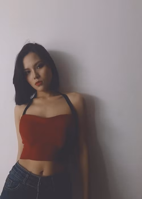 Em gái màn ảnh của Phương Oanh sở hữu vóc dáng thon gọn.