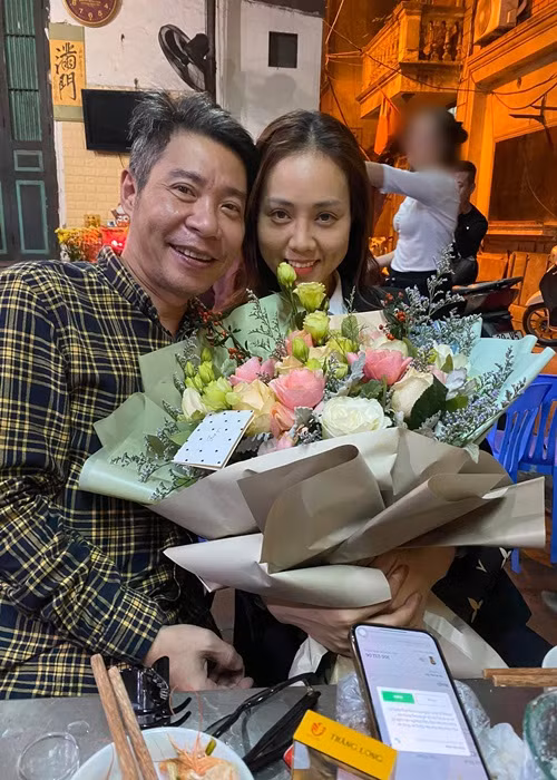 Công Lý tươi rói mừng sinh nhật của bà xã kém 15 tuổi.