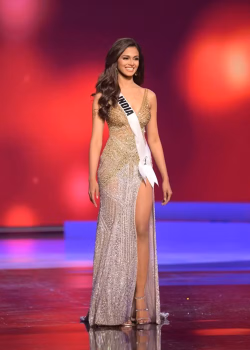 Adline Castelino may mắn khỏi bệnh COVID-19 trước khi phải lên đường sang Mỹ tham gia cuộc thi Hoa hậu Hoàn vũ Thế giới 2020. Sở hữu nhan sắc rạng rỡ, có nhiều hoạt động cộng đồng, đại diện Ấn Độ hiện tại được xem là một trong những ứng viên sáng giá cho ngôi vị cao nhất.