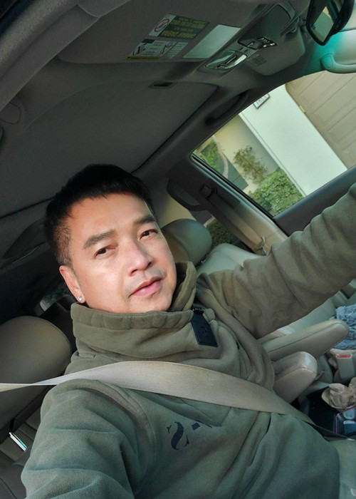 Về phía Quang Minh, trên Zing nam nghệ sĩ chia sẻ, anh dừng lại công việc nghệ thuật vì muốn lắng lại, suy nghĩ về mọi việc. Sau đó, anh nhận ra không thể để nỗi buồn làm chìm đắm cuộc sống. Vì vậy, anh đóng phim, làm MC.