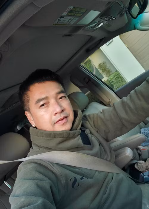 Về phía Quang Minh, trên Zing nam nghệ sĩ chia sẻ, anh dừng lại công việc nghệ thuật vì muốn lắng lại, suy nghĩ về mọi việc. Sau đó, anh nhận ra không thể để nỗi buồn làm chìm đắm cuộc sống. Vì vậy, anh đóng phim, làm MC.