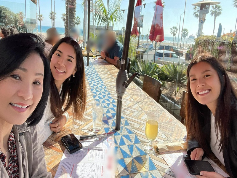 Hồng Đào dành nhiều thời gian hơn cho hai con gái sau khi ly hôn. Vợ cũ của Quang Minh mới đây tâm sự rằng bản thân cảm thấy khá hụt hẫng khi các con của mình dần trưởng thành và sống xa cha mẹ hơn.