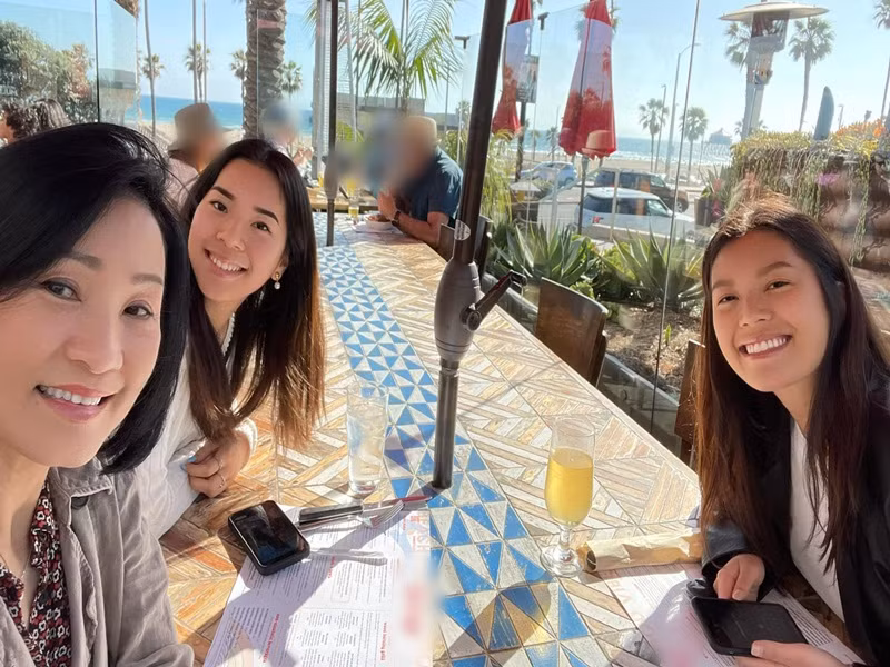 Hồng Đào dành nhiều thời gian hơn cho hai con gái sau khi ly hôn. Vợ cũ của Quang Minh mới đây tâm sự rằng bản thân cảm thấy khá hụt hẫng khi các con của mình dần trưởng thành và sống xa cha mẹ hơn.