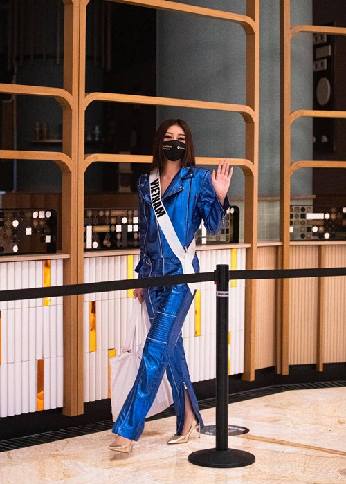 Khánh Vân "biến hóa" ở cuộc thi khi dịu dàng, lúc quyến rũ, cá tính.