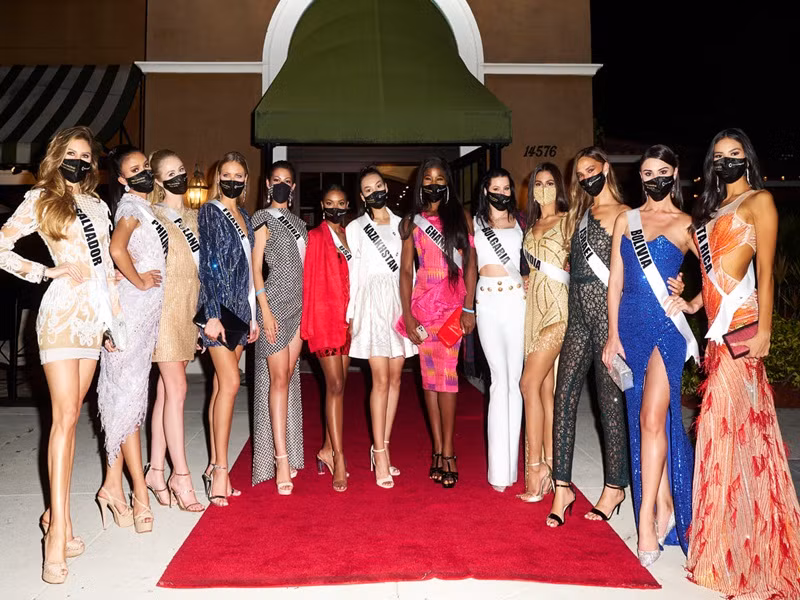 Cuộc thi Hoa hậu Hoàn vũ Thế giới 2020 chỉ diễn ra trong 10 ngày do dịch bệnh. Các thí sinh chủ yếu có những hoạt động trong khu vực khách sạn, luôn đeo khẩu trang để bảo vệ bản thân.