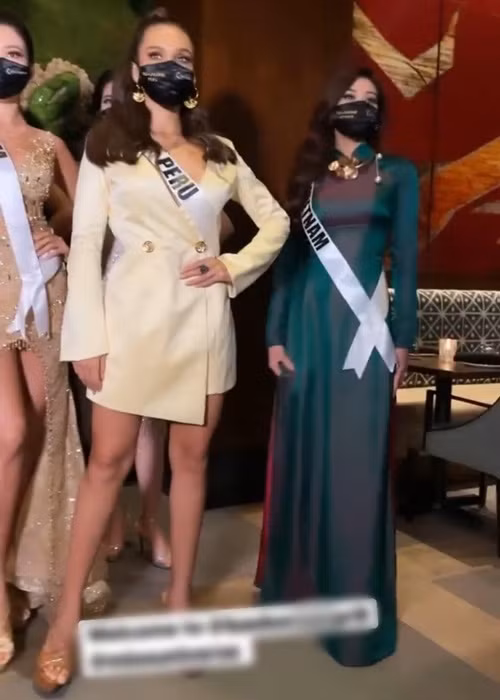 Khanh Van dep diu dang khi dien ao dai o Miss Universe 2020