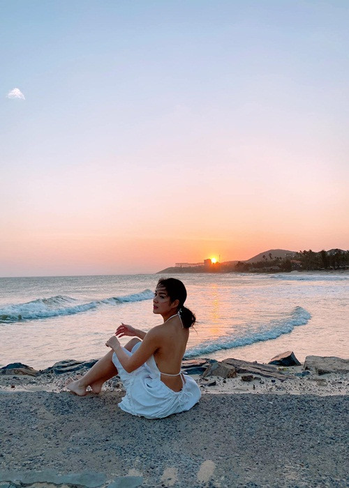 Thủy Top bận rộn với công việc kinh doanh. Khi rảnh rỗi, cô dành thời gian nghỉ dưỡng, tập luyện thể thao.