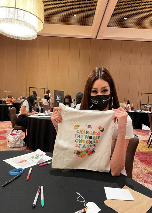 Người hâm mộ và hội chị em thân thiết của Khánh Vân đang kêu gọi bình chọn để Khánh Vân có cơ hội lọt top 21 chung cuộc.