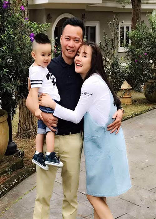 Chồng Vy Oanh nắm toàn bộ quá khứ cũng như rất yêu thương Vy Oanh.