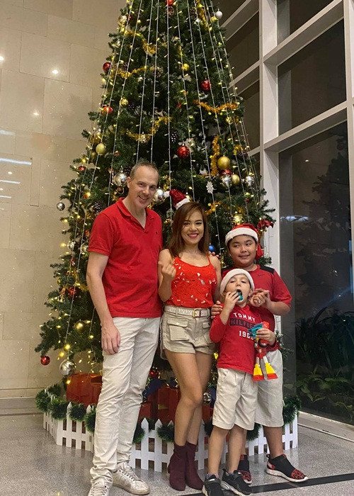 Lý Thanh Thảo và ông xã ngoại quốc có một cậu con trai chung chào đời vào năm 2015.