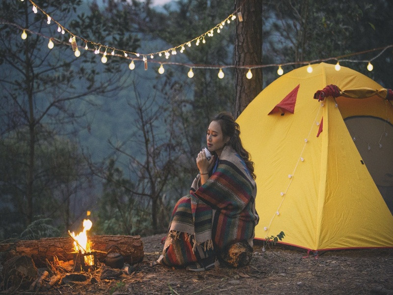 Năm 2017, Khánh Linh có sự thay đổi khi thoát ra khỏi vùng an toàn với pop. Cô ra mắt album phòng thu thứ 5 "Ngài" thuộc thể loại EDM, rock và semi classic. Album này giúp Khánh Linh được đề cử giải Cống hiến tại hạng mục Album của năm. Năm 2020, cô ra mắt album "Khánh Linh's journey”. Ảnh: VOV