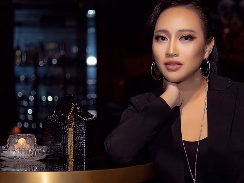  "Họa mi" Khánh Linh đang là Phó trưởng đoàn Ca nhạc nhẹ, Bí thư Chi đoàn TNCS HCM của Nhà hát Ca múa nhạc Thăng Long.