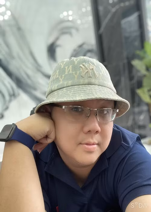 Diễn viên Gia Bảo cũng được cho là đá xéo bà Phương Hằng. "Em đang có dự án phim "Chí phèo trọc phú" 200 tỷ.... Phim nói về nhân vật nữ tên Chí Phèo hỗn nhất Việt Nam, phim quay ở khu du lịch!", Gia Bảo viết.