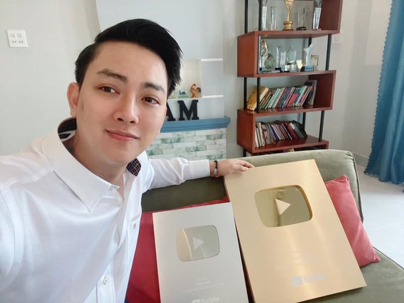 Nam ca sĩ khoe kênh Youtube riêng đạt nút vàng.