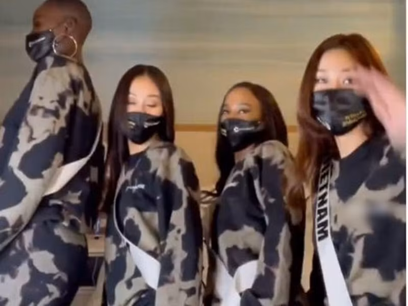 Đại diện Việt Nam và Malaysia nhanh chóng thân thiết sau khi nhận phòng.