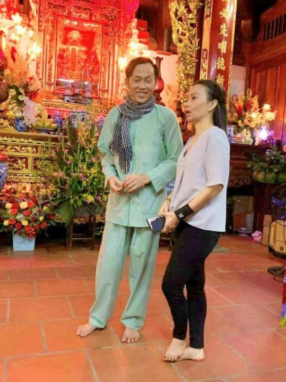 "Khi thương nước đục cũng trong. Khi ghét nước sạch giữa dòng cũng dơ. Rồi mọi thứ sẽ ổn. Em tin còn rất nhiều, rất nhiều người hiểu và thương anh. Cố gắng lên anh Bốn", người này nhắn nhủ động viên đến Hoài Linh.